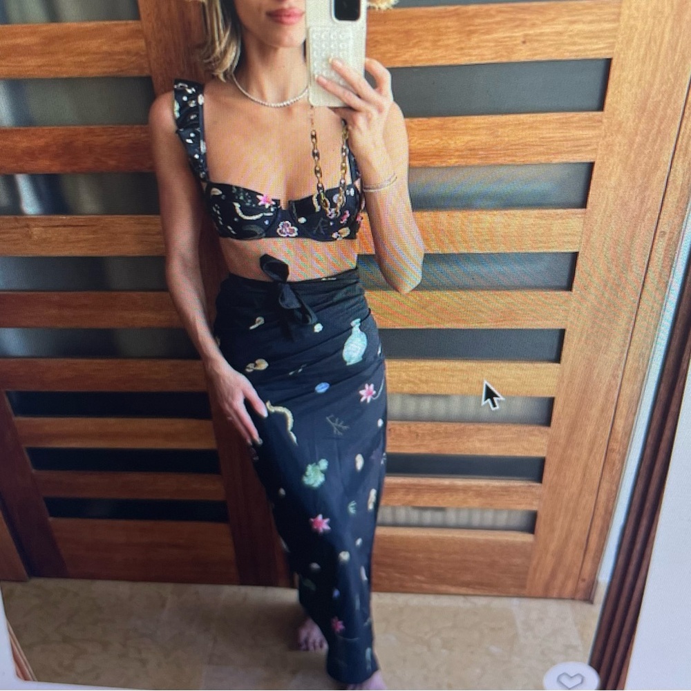 Agua By Agua Bendita
Kiwi Tesoro floral-print bikini top and pants set